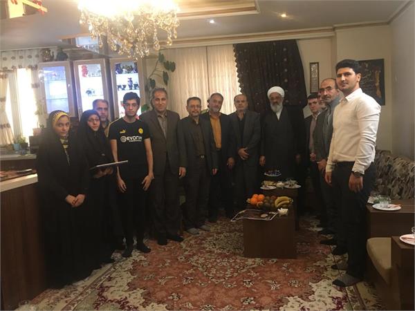 معاون وزیر و رئیس سازمان فضایی ایران از خانواده شهید دانش  احمدعلیزاده دیدار کرد