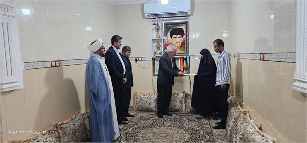 از خانواده های معزز شهدای استان هرمزگان تجلیل بعمل آمد