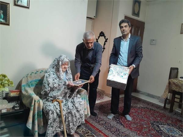 دیدار و تکریم از خانواده شهدا موجب زنده نگه‌داشتن فرهنگ ایثار و شهادت است