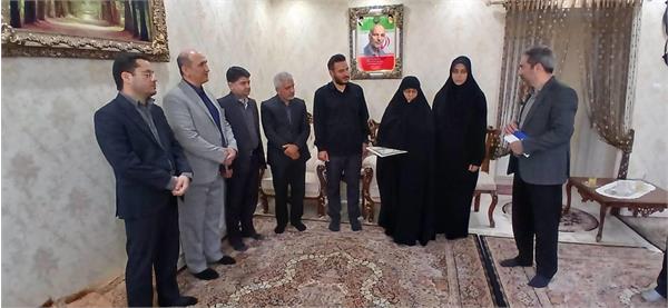 دیدار از خانواده شهید حسین احمدی از کارکنان شرکت ارتباطات زیرساخت در استان همدان
