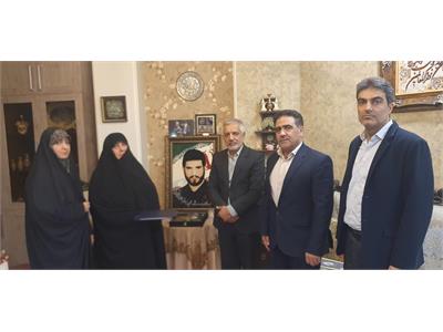 به مناسبت سالروز وفات حضرت ام‌البنین (س) و تکریم همسران شهدا از همسر شهید معزز سید مرتضی رضا قدیری تجلیل بعمل آمد