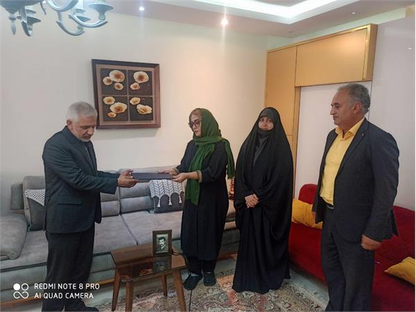 تجلیل از خانواده معظم شهدا