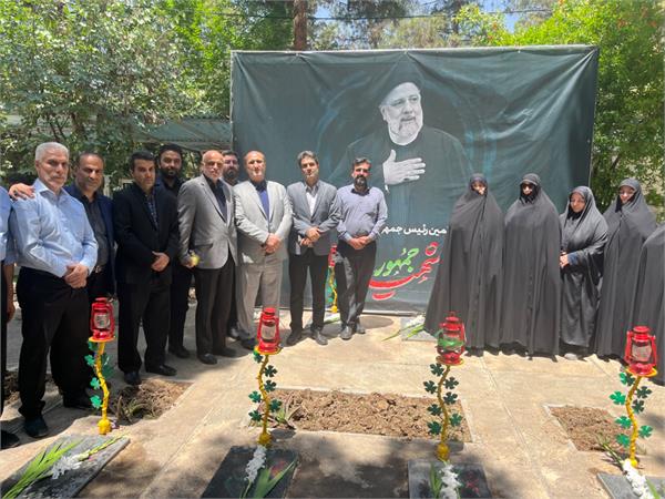 مراسم غبار روبی و عطر افشانی مزار مطهر شهدای هشت سال دفاع مقدس
